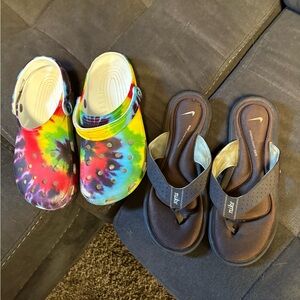 Pair size 10 Edmond brown Nike flippers n tiediy crocks good condition